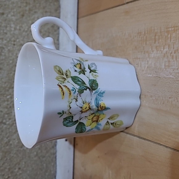 4 Royal Grafton cup, no damage - Picture 2 of 8